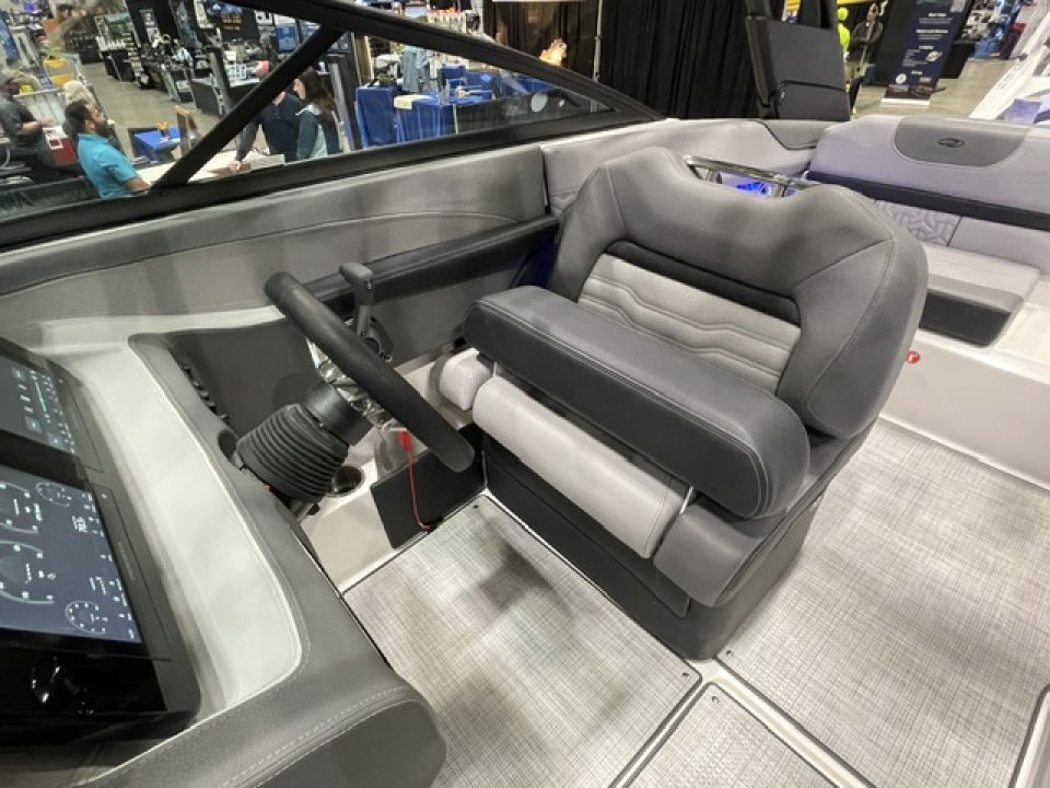 New 2026 Regal Boats LS2 Surf Ultimate Surf Boat