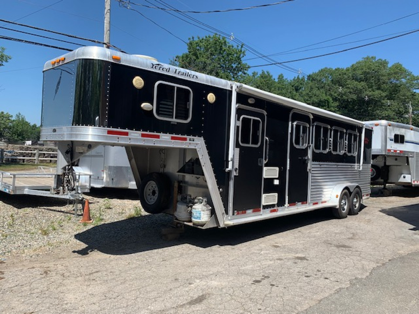 Used 2007 Featherlite Trailers 3h Slant GN LQ Horse Trailer