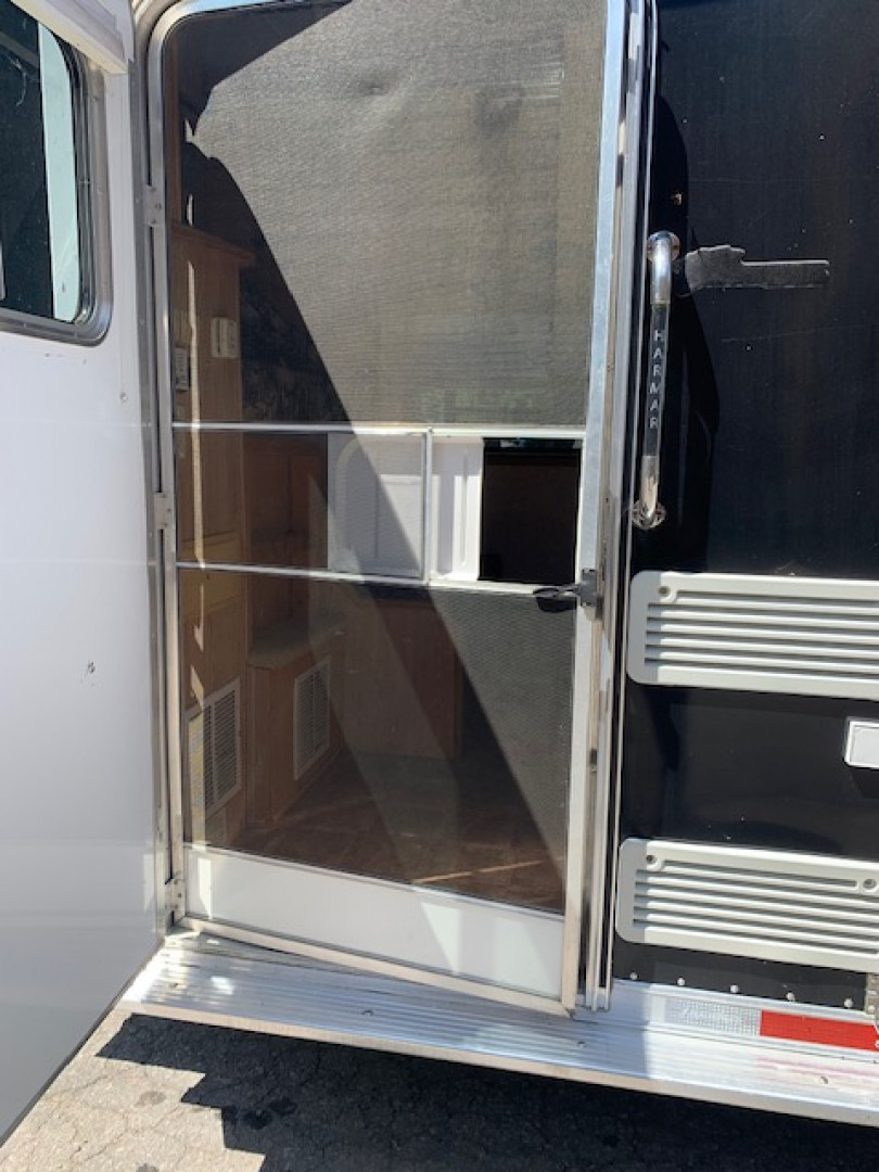 Used 2007 Featherlite Trailers 3h Slant GN LQ Horse Trailer