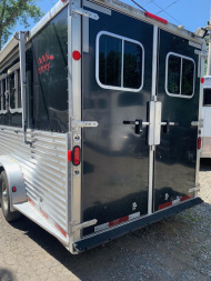 Used 2007 Featherlite Trailers 3h Slant GN LQ Horse Trailer