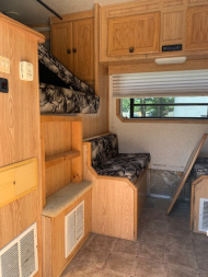 Used 2007 Featherlite Trailers 3h Slant GN LQ Horse Trailer