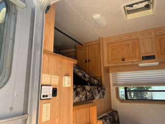 Used 2007 Featherlite Trailers 3h Slant GN LQ Horse Trailer