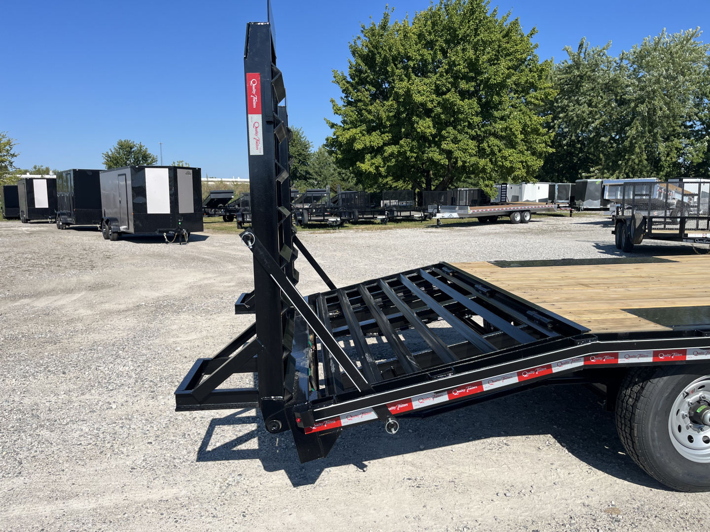 New 2026 Quality Trailers 102X24 Deckover Trailer Gooseneck 4' Pop Up Dovetail 17K GVWR