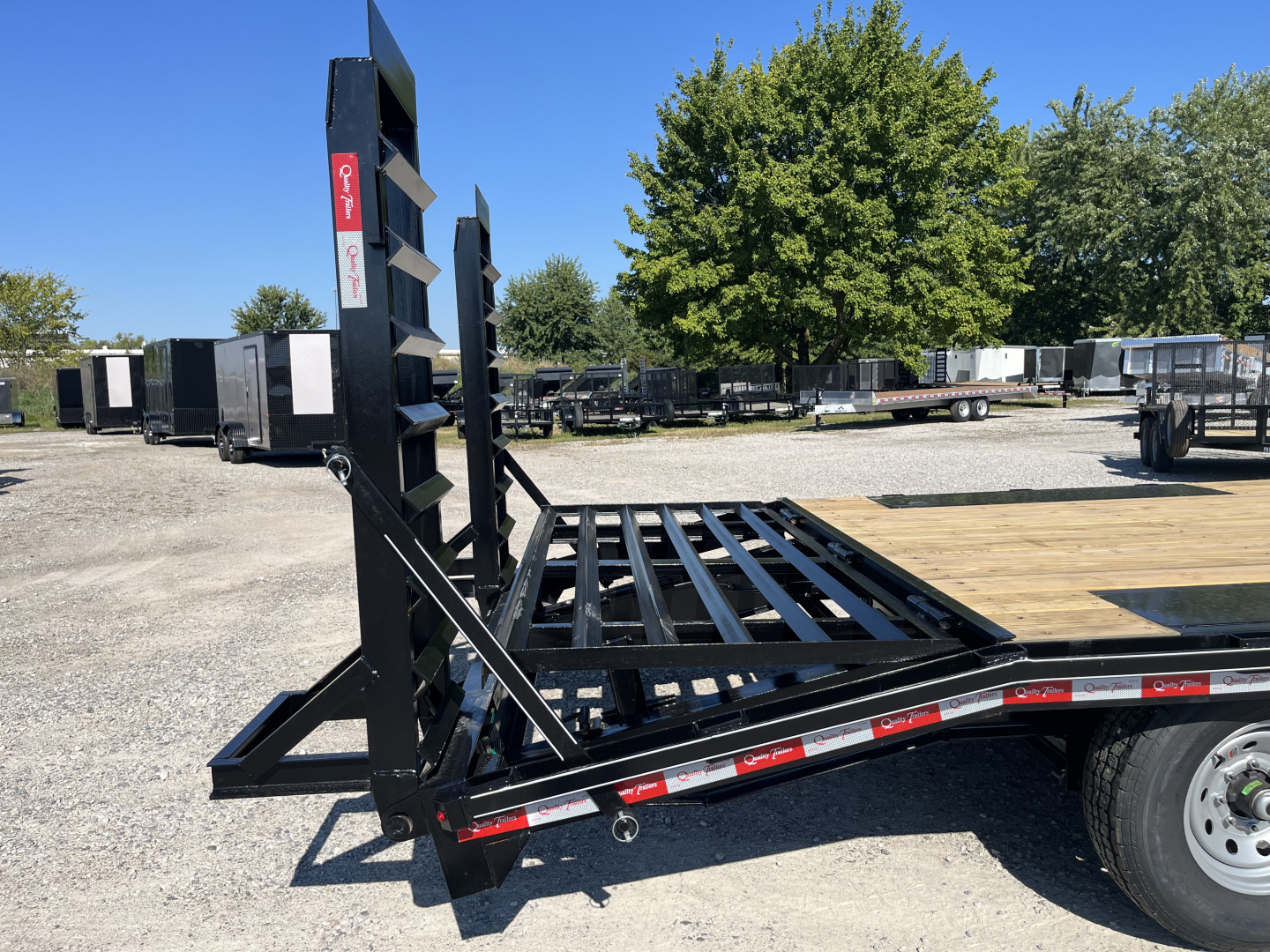 New 2026 Quality Trailers 102X24 Deckover Trailer Gooseneck 4' Pop Up Dovetail 17K GVWR