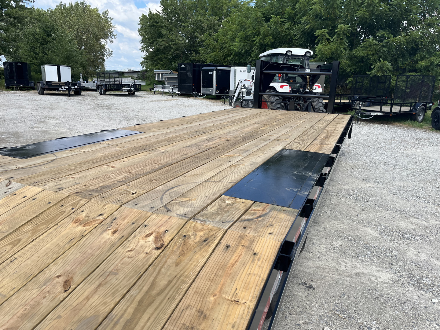 New 2026 Quality Trailers 102X24 Deckover Trailer Gooseneck 4' Dovetail 17K GVWR