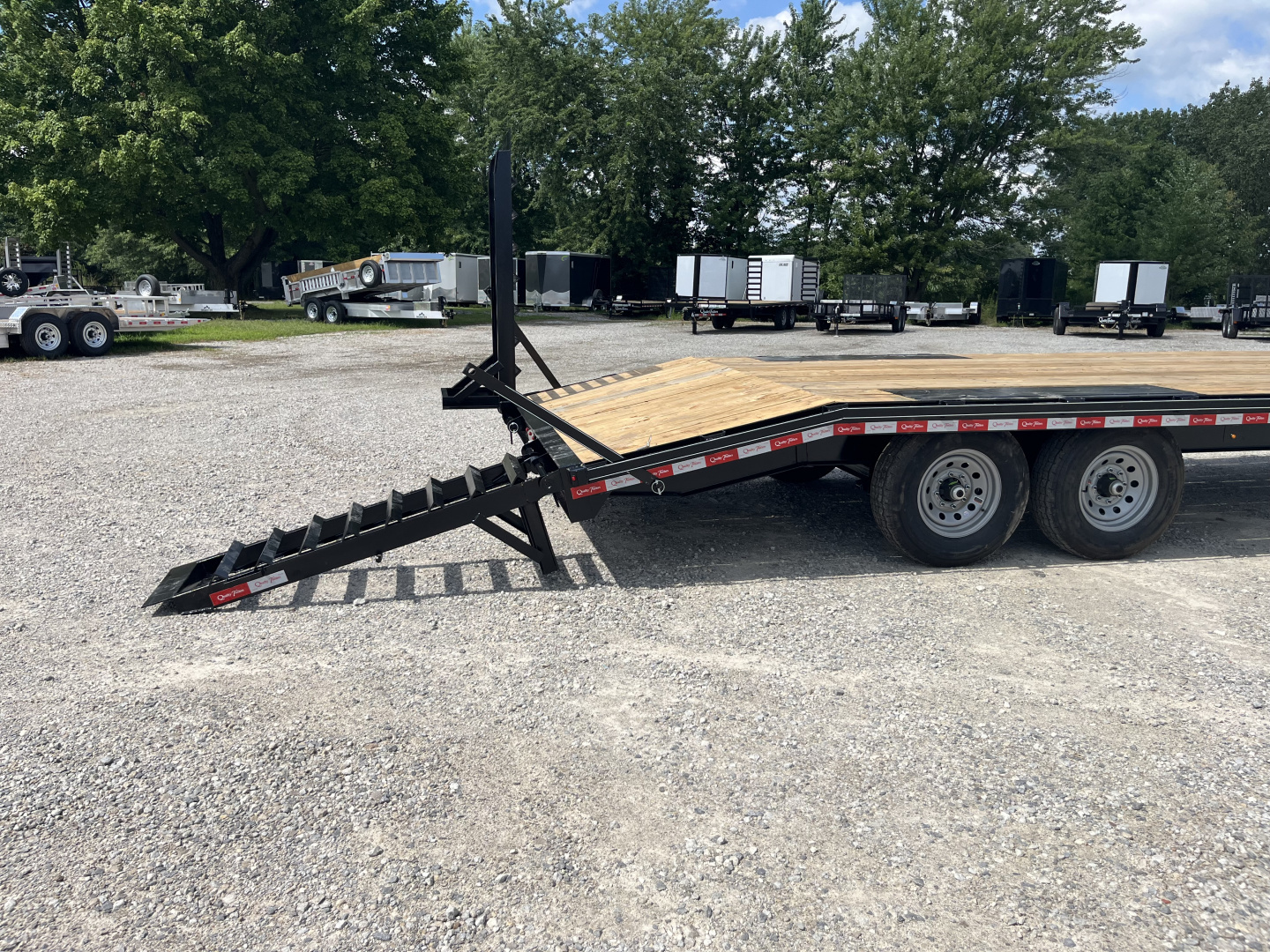 New 2026 Quality Trailers 102X24 Deckover Trailer Gooseneck 4' Dovetail 17K GVWR