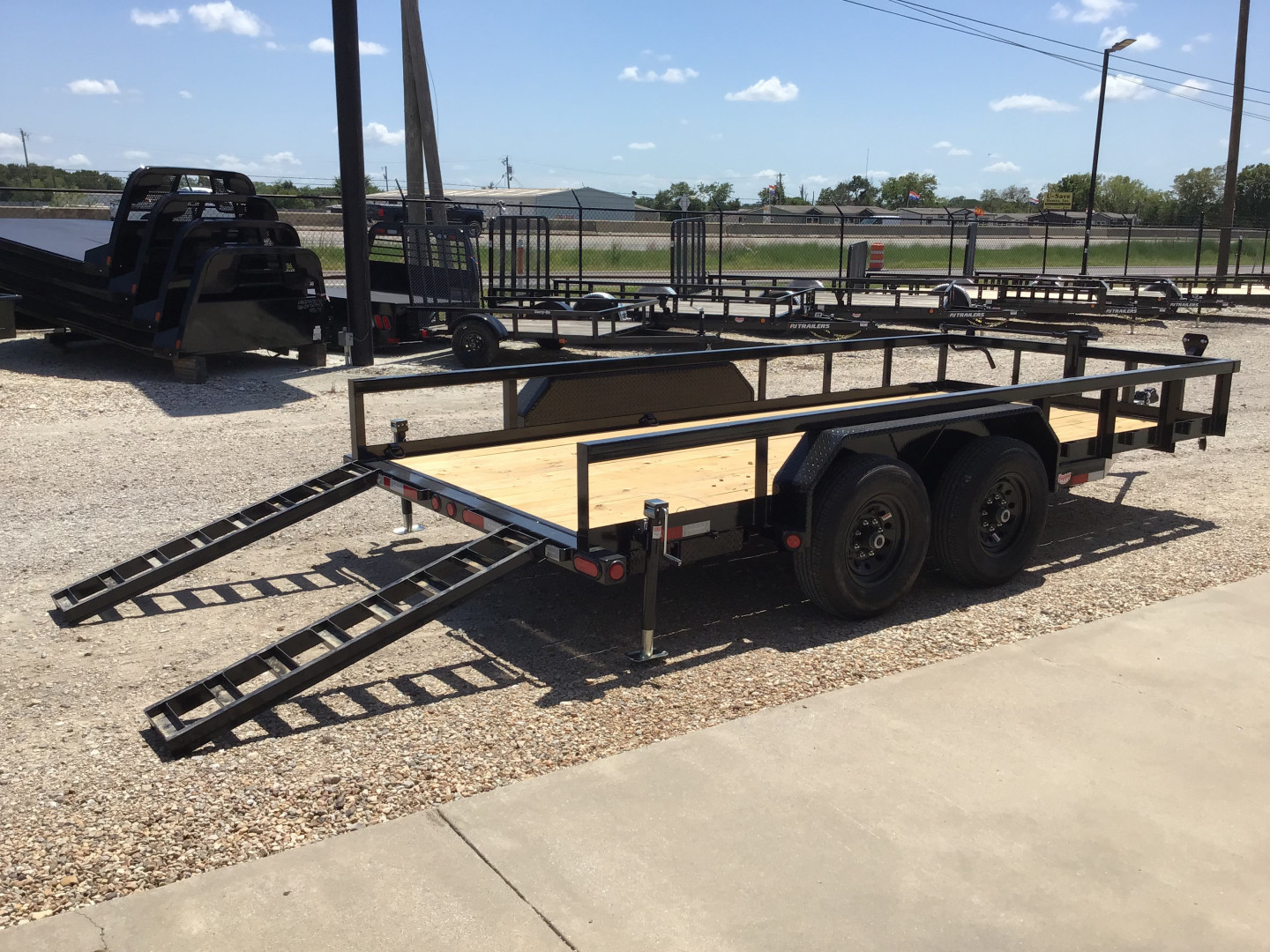 New 2026 PJ 83"x16' Angle Pipetop Trailer – P8