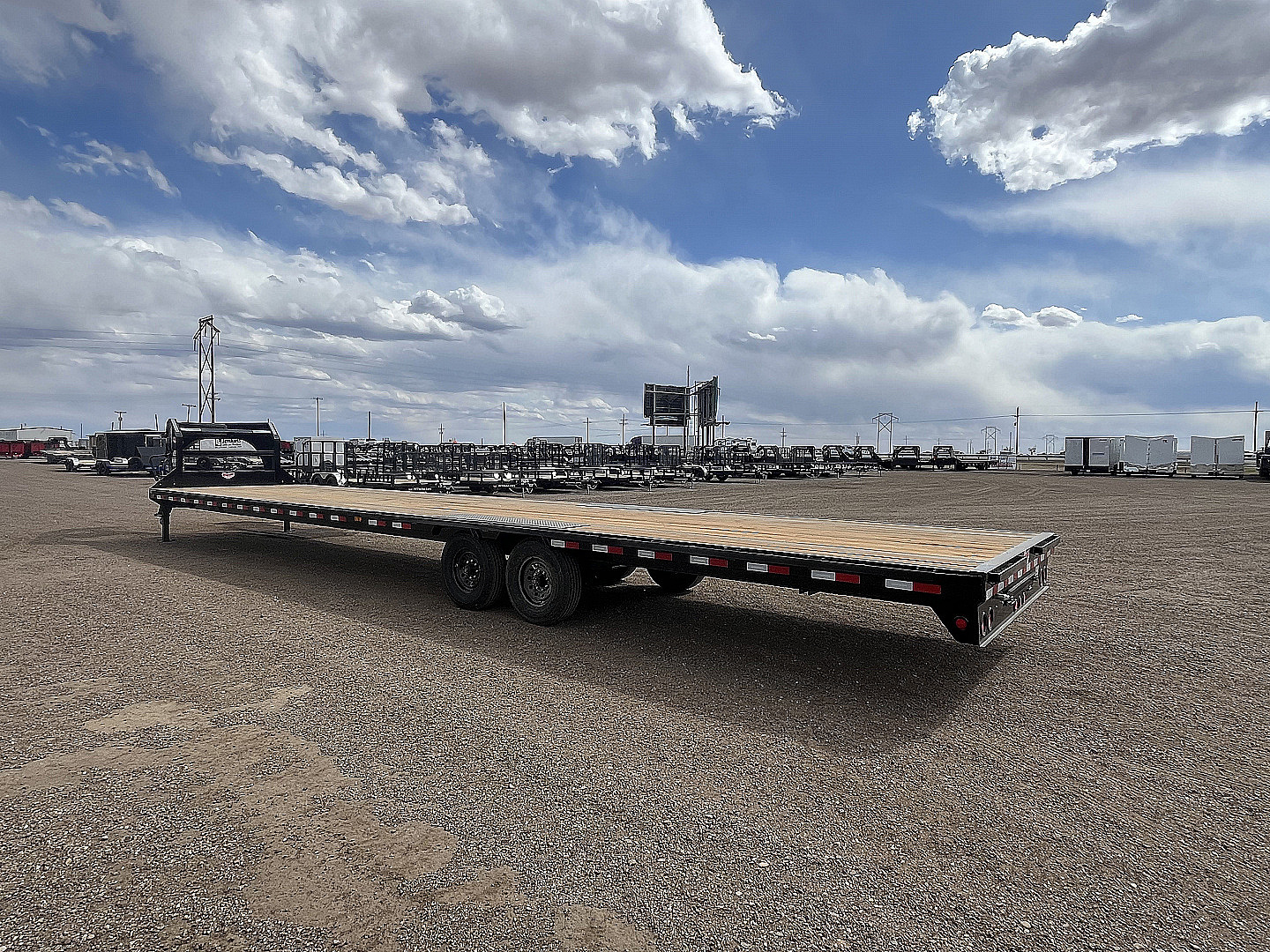 New 2026 PJ 102"x40' GN Low-Pro Flatbed w/ Singles - LX