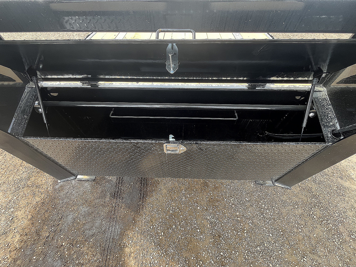 New 2026 PJ 102"x40' GN Low-Pro Flatbed w/ Singles - LX