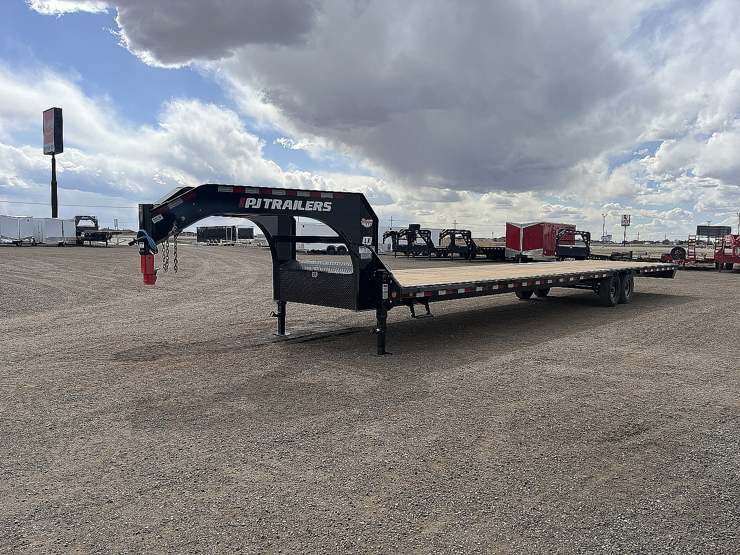 New 2026 PJ 102"x40' GN Low-Pro Flatbed w/ Singles - LX