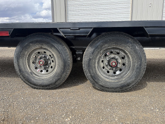 New 2026 PJ 102"x40' GN Low-Pro Flatbed w/ Singles - LX