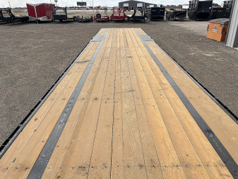 New 2026 PJ 102"x40' GN Low-Pro Flatbed w/ Singles - LX