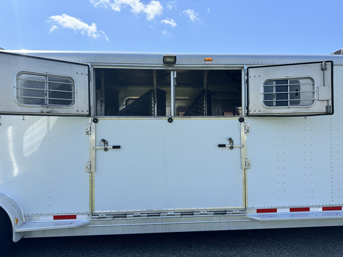 Used 1998 Featherlite Trailers 6H Weekender w/ Bunk Beds Horse Trailer