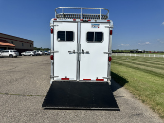 Used 1998 Featherlite Trailers 6H Weekender w/ Bunk Beds Horse Trailer