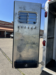 Used 1998 Featherlite Trailers 6H Weekender w/ Bunk Beds Horse Trailer