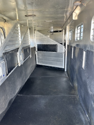 Used 1998 Featherlite Trailers 6H Weekender w/ Bunk Beds Horse Trailer