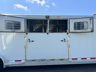 Used 1998 Featherlite Trailers 6H Weekender w/ Bunk Beds Horse Trailer