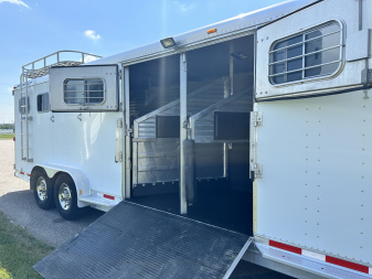 Used 1998 Featherlite Trailers 6H Weekender w/ Bunk Beds Horse Trailer