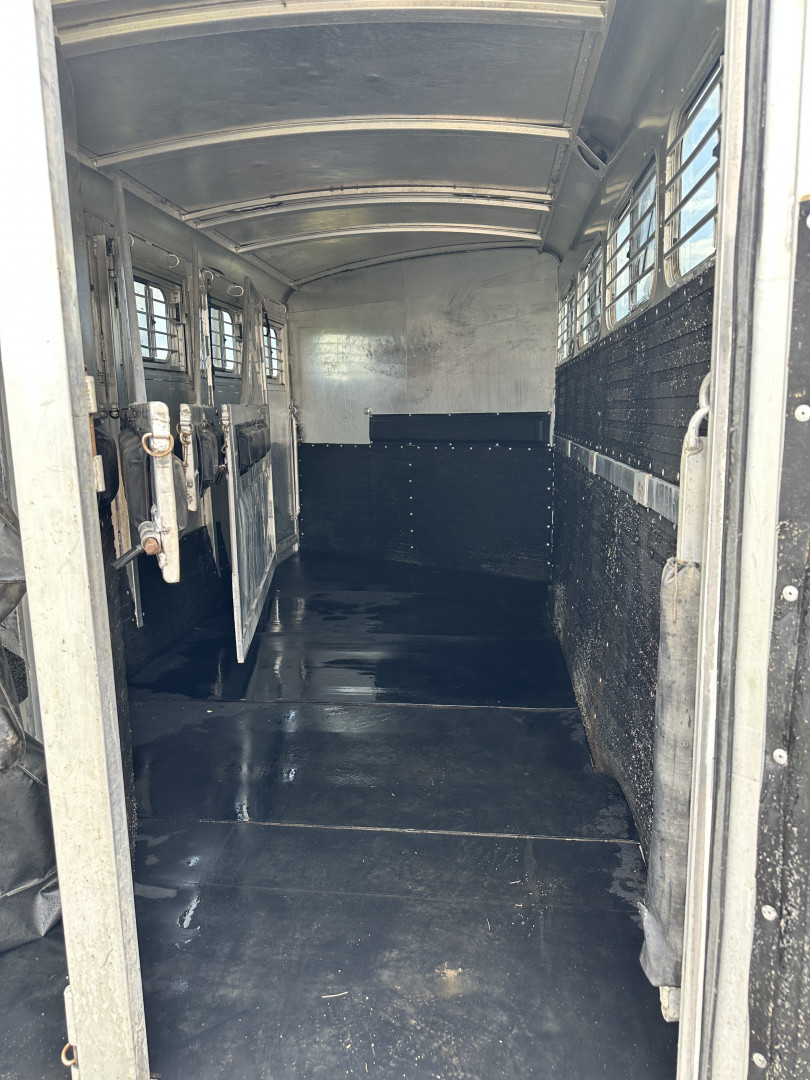 Used 1990 4-Star Trailers 4H BP Horse Trailer