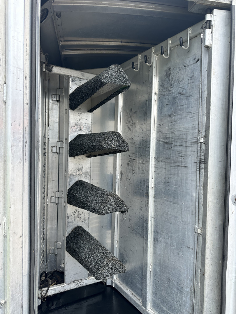 Used 1990 4-Star Trailers 4H BP Horse Trailer