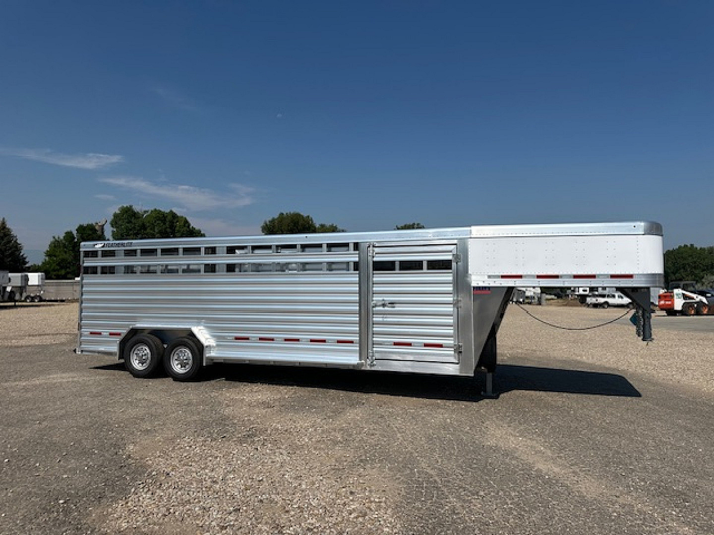 New 2025 Featherlite 8127 Stock 24'