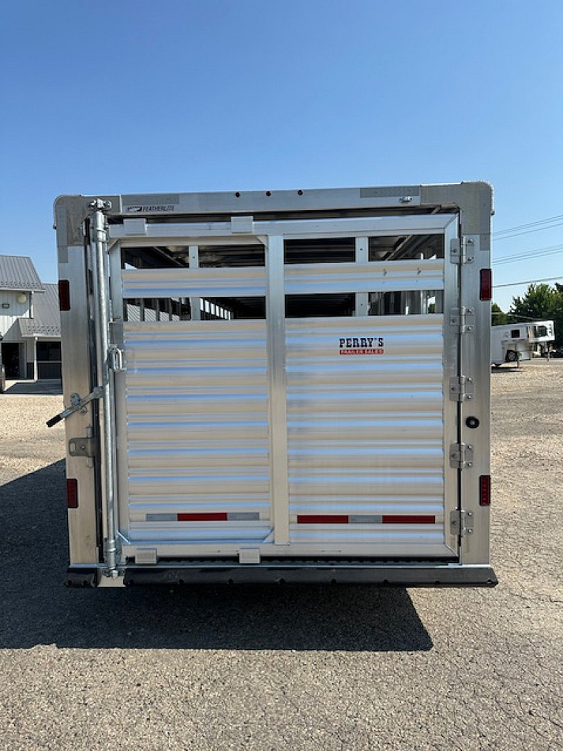 New 2025 Featherlite 8127 Stock 24'