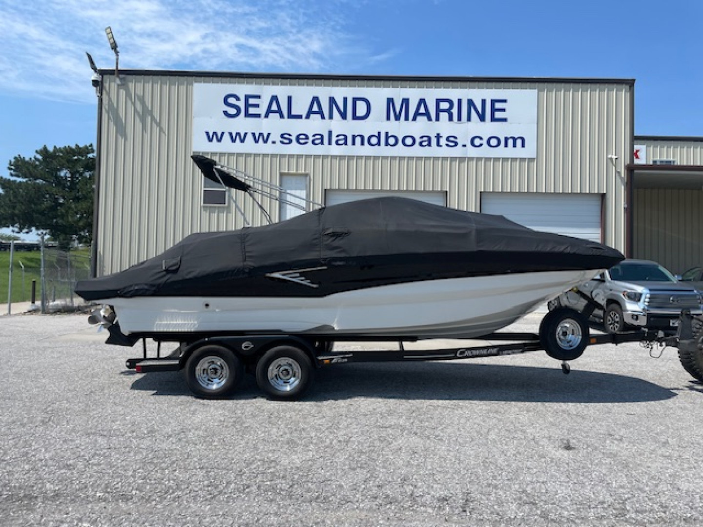 Used 2021 Crownline E235 Deck Boat