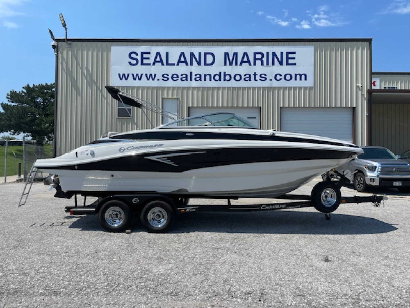 Used 2021 Crownline E235 Deck Boat