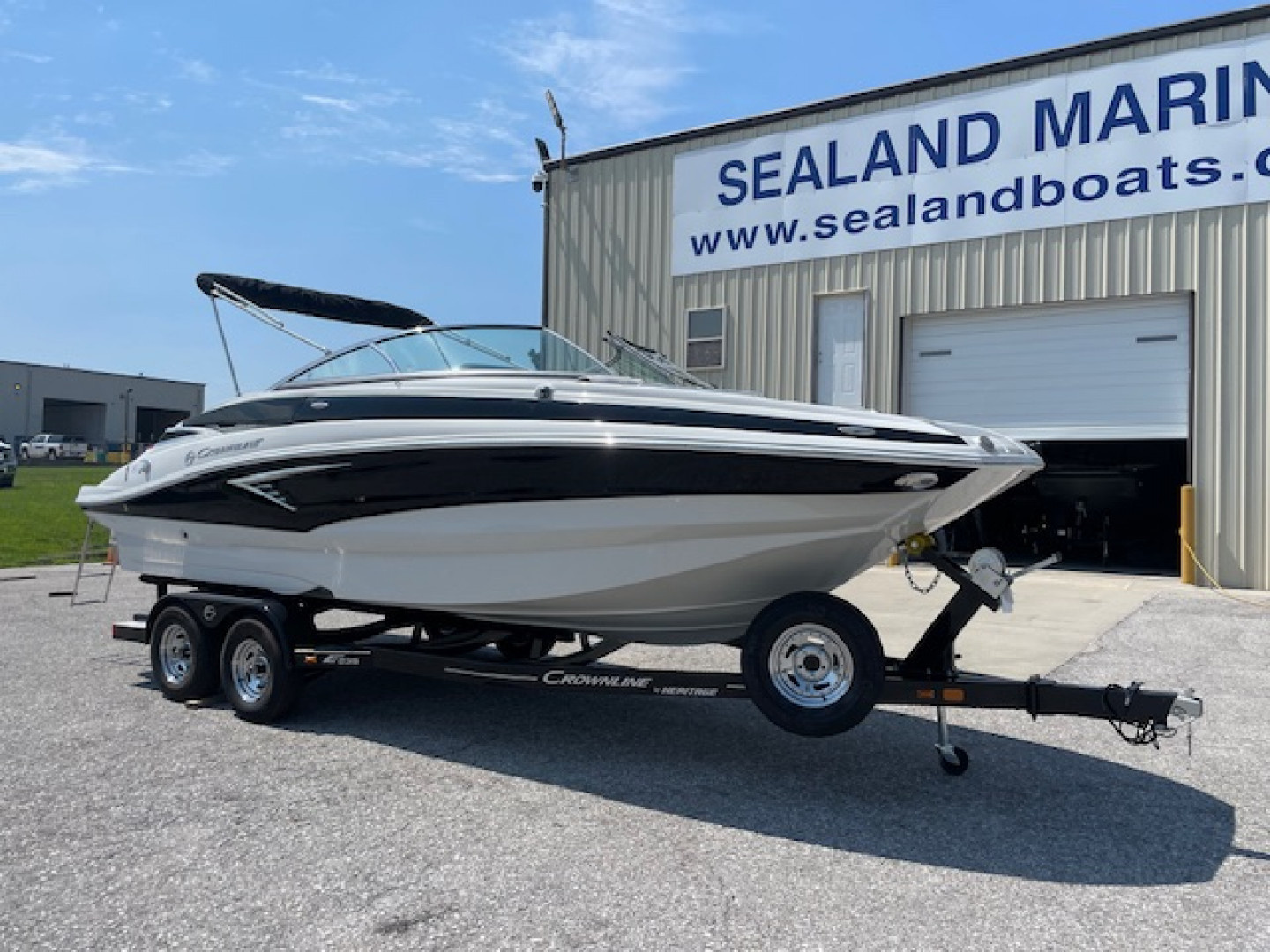 Used 2021 Crownline E235 Deck Boat