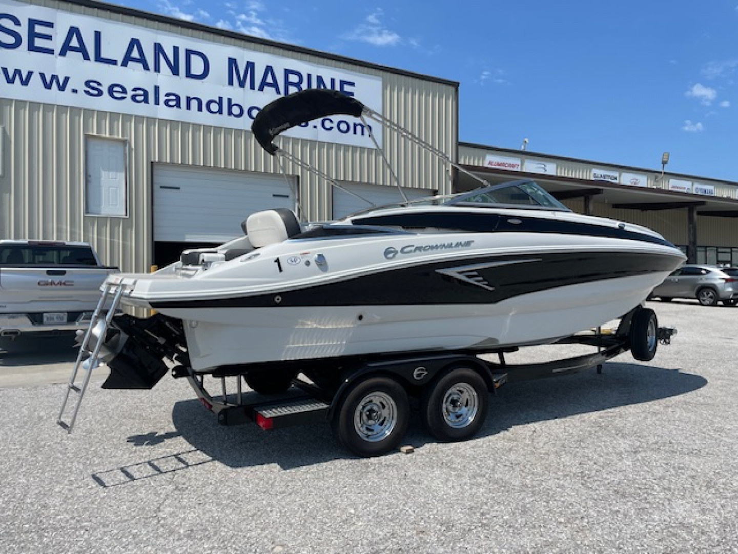 Used 2021 Crownline E235 Deck Boat