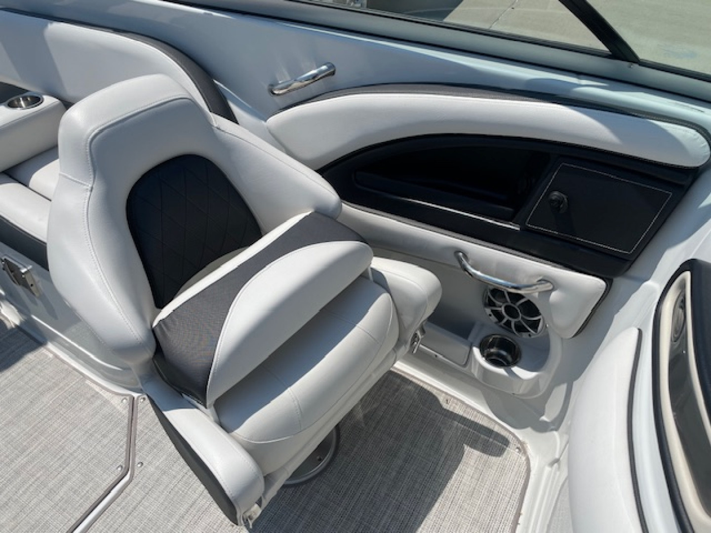 Used 2021 Crownline E235 Deck Boat