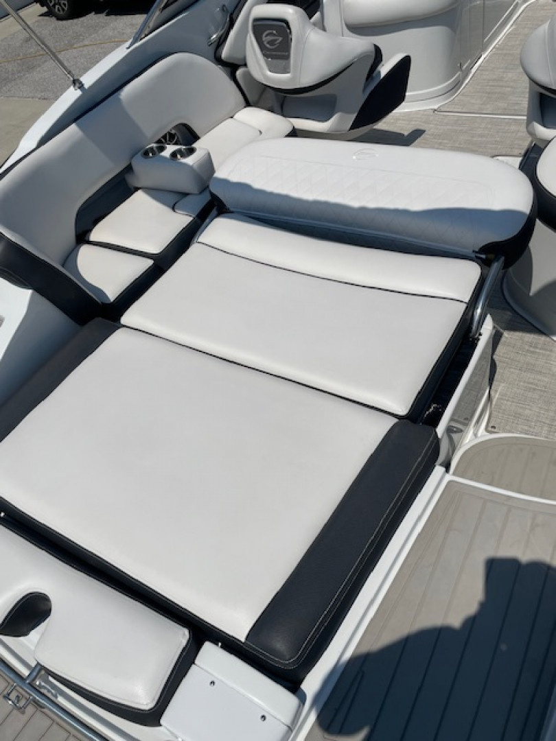 Used 2021 Crownline E235 Deck Boat