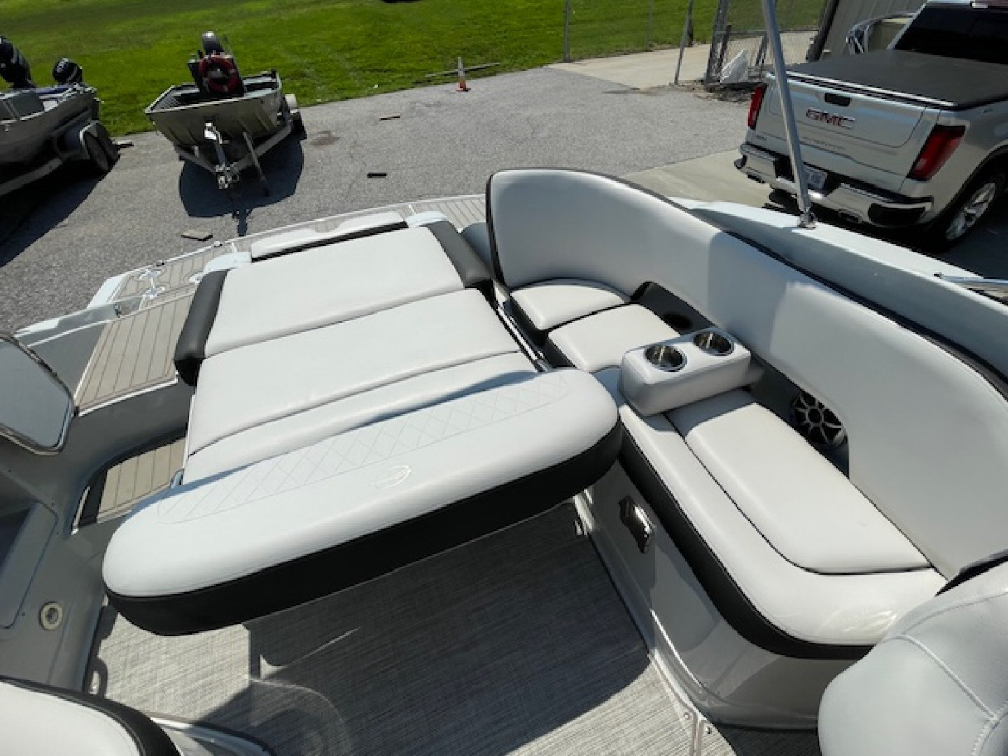 Used 2021 Crownline E235 Deck Boat