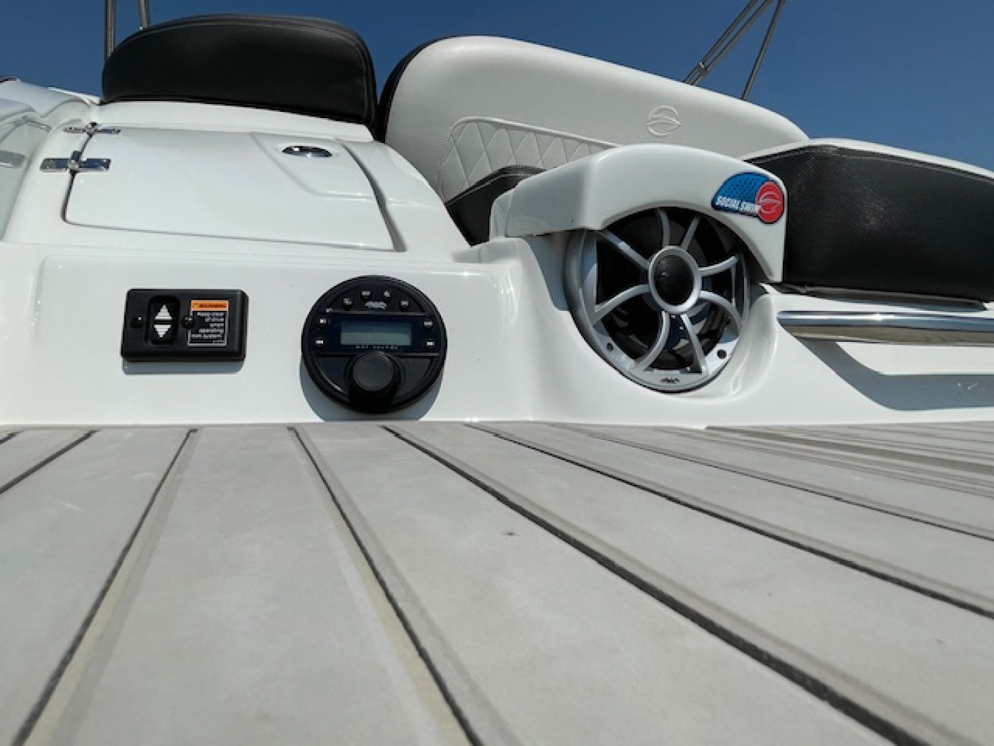 Used 2021 Crownline E235 Deck Boat