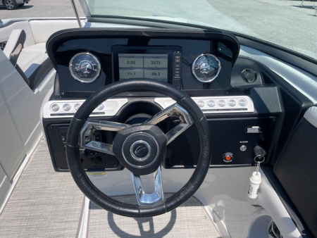 Used 2021 Crownline E235 Deck Boat