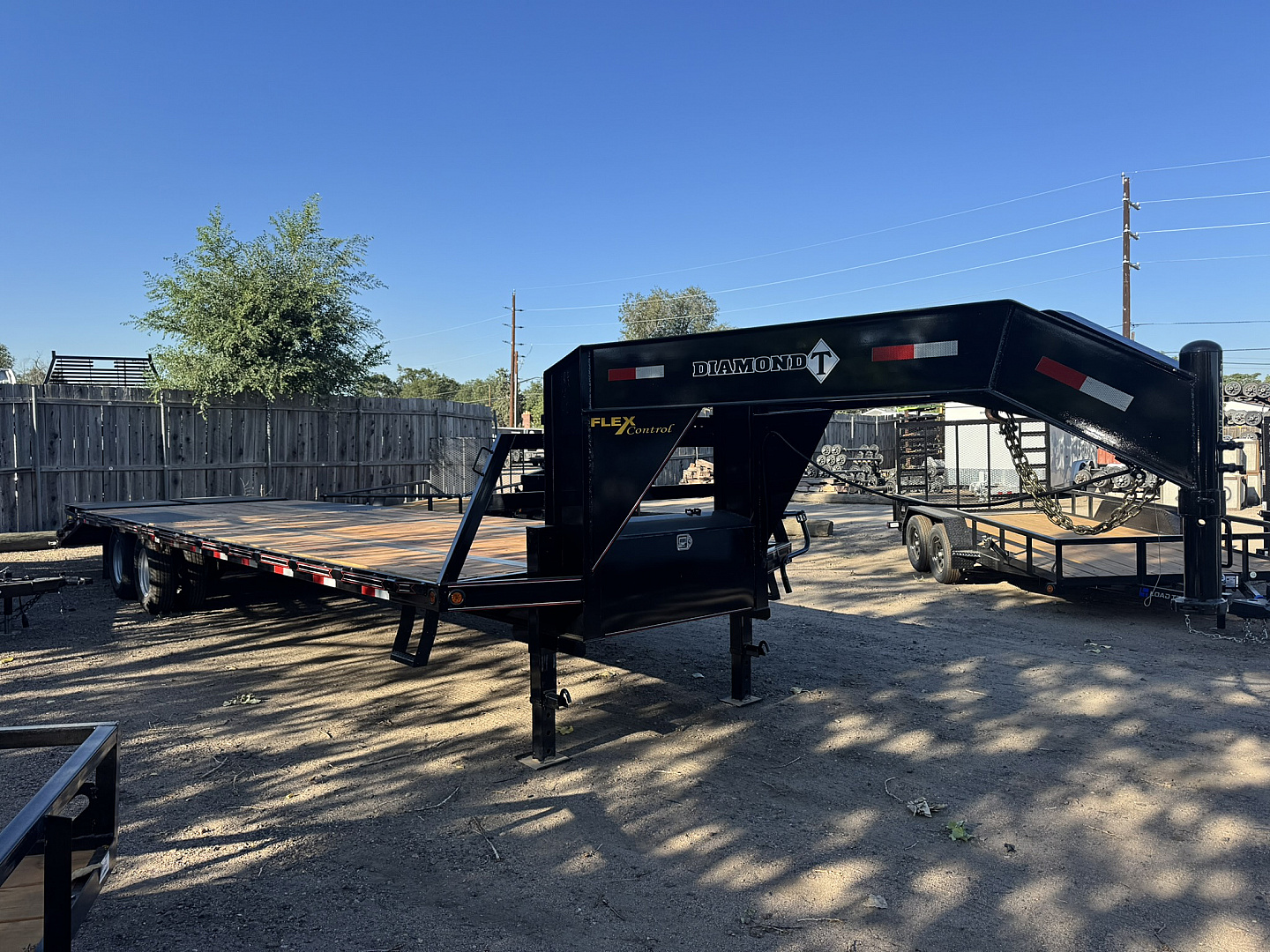 New 2025 Diamond T 8.5-32TandemDual10KsGooseneckMAXX