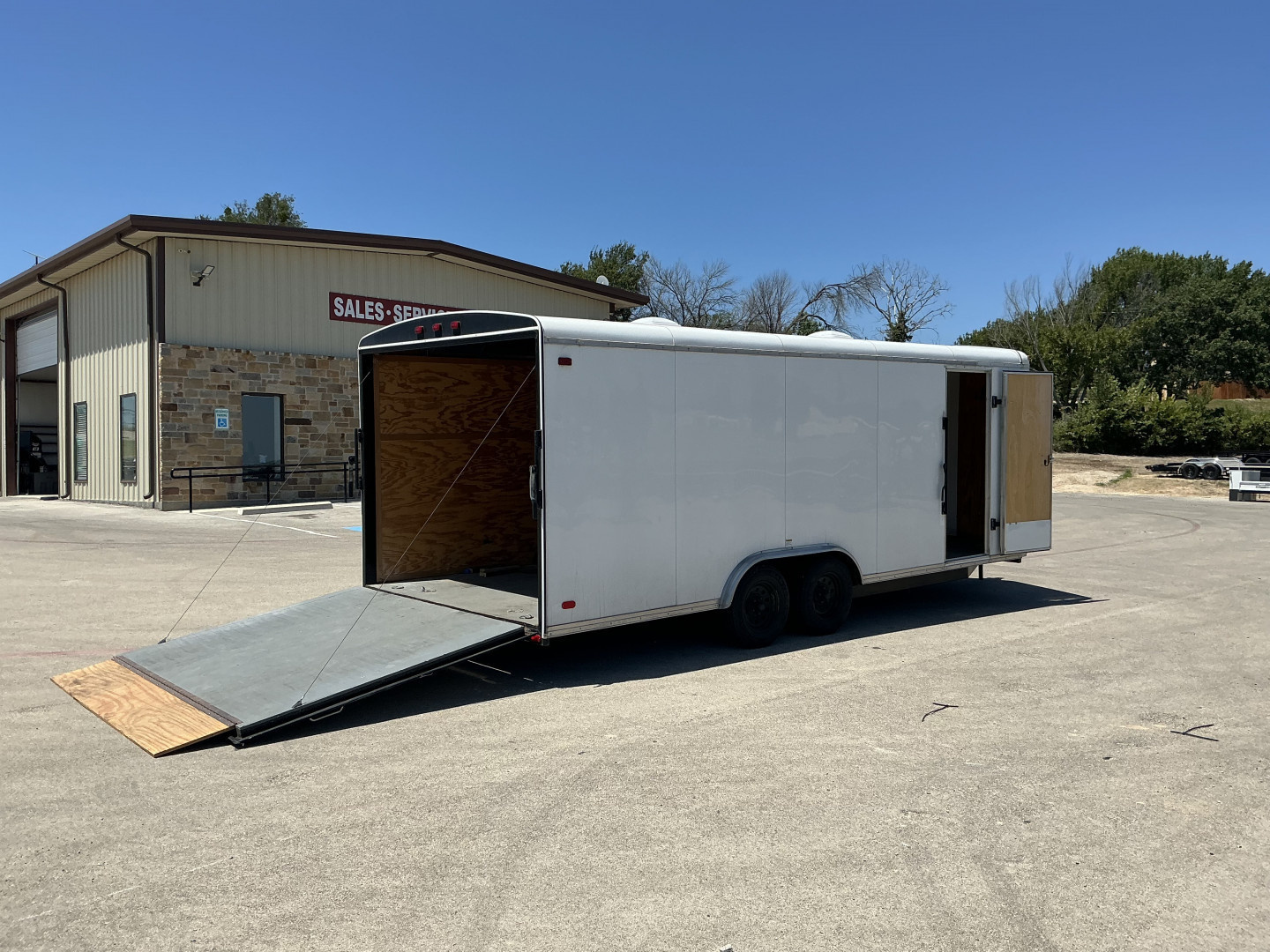 Used 2009 Carson Trailers 8.5'x20' Enclosed Cargo