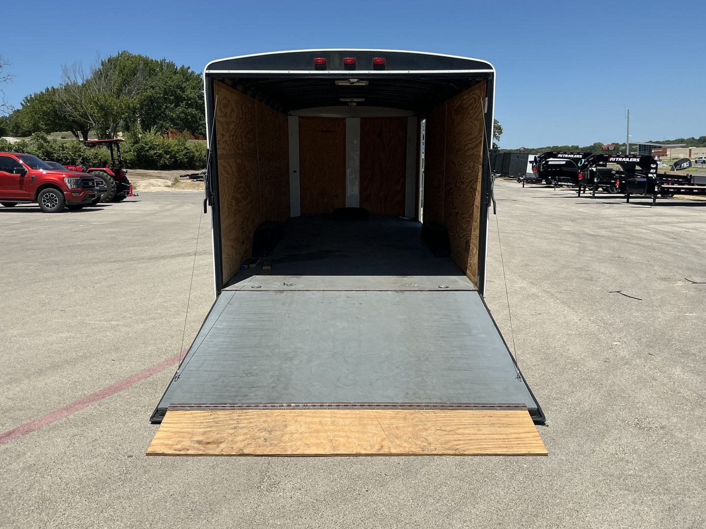 Used 2009 Carson Trailers 8.5'x20' Enclosed Cargo
