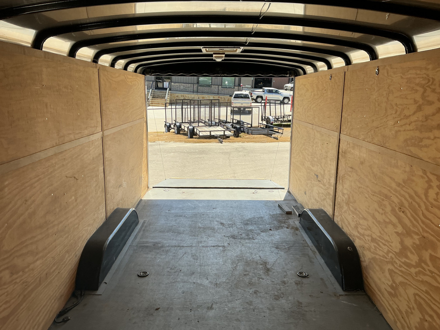 Used 2009 Carson Trailers 8.5'x20' Enclosed Cargo