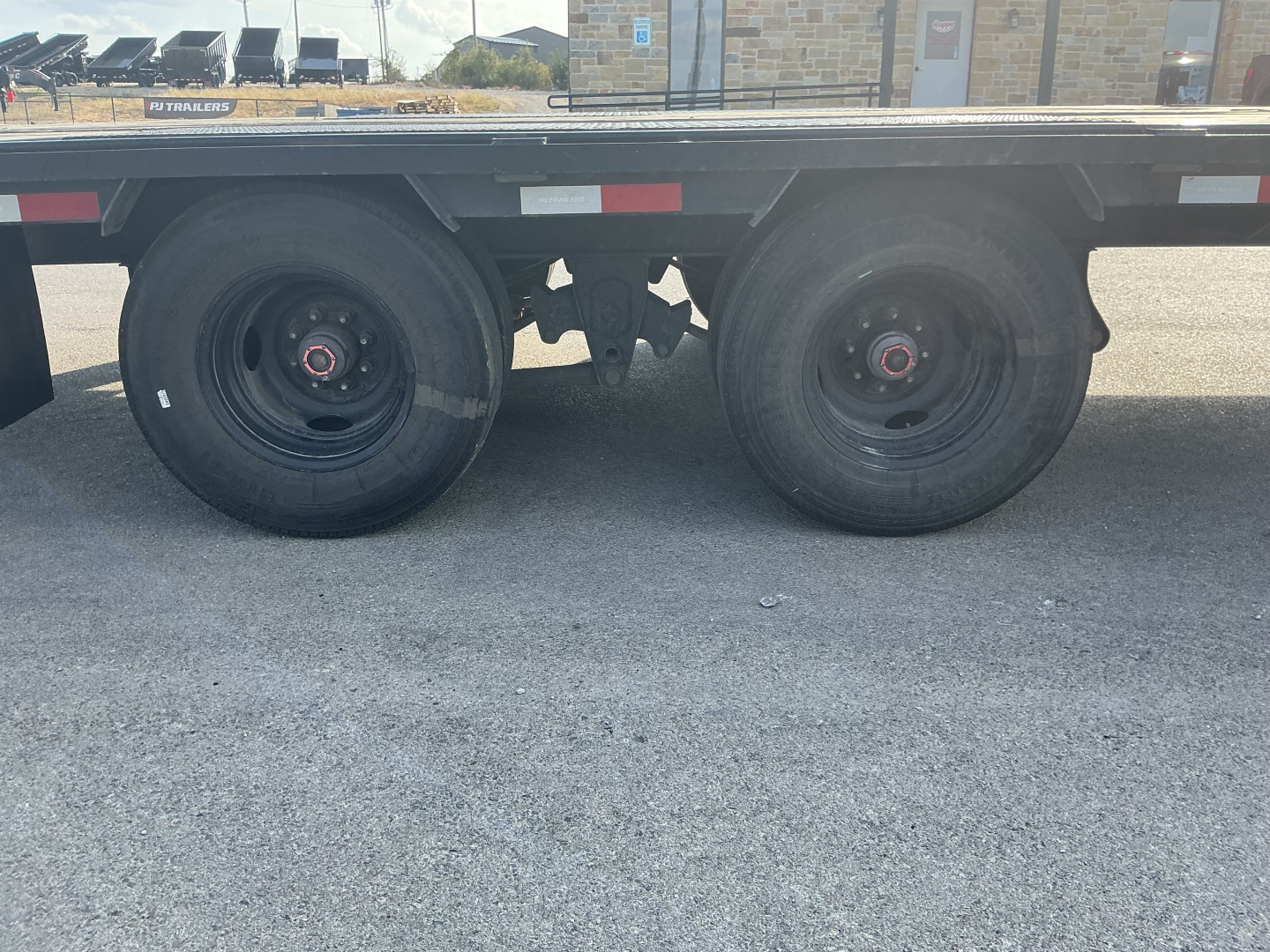 Used 2024 PJ 102"x40' Low Pro Flatdeck w/ Duals- LD