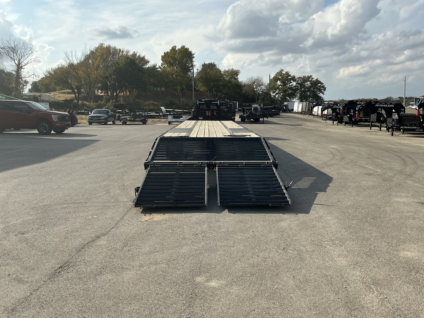Used 2024 PJ 102"x40' Low Pro Flatdeck w/ Duals- LD