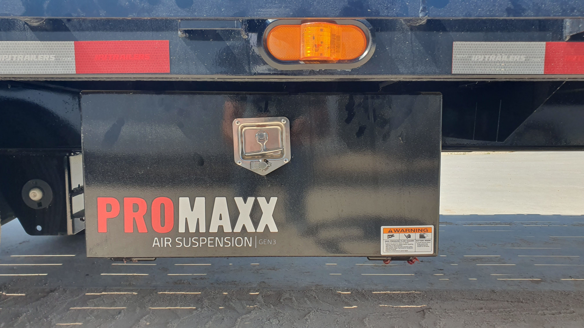 New 2026 PJ 102"x40' GN Low-Pro Air-Ride Flatbed w/ Duals - LD