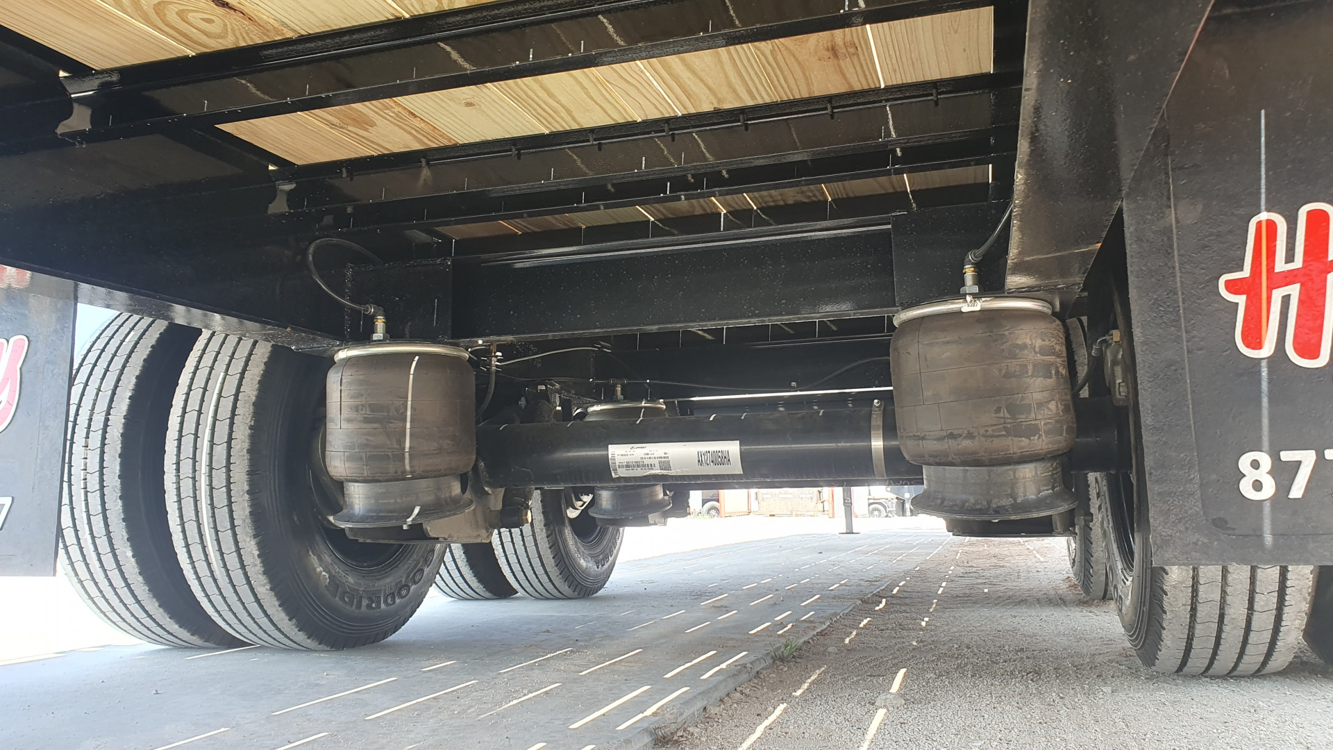 New 2026 PJ 102"x40' GN Low-Pro Air-Ride Flatbed w/ Duals - LD