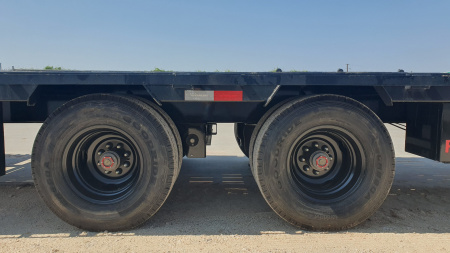 New 2026 PJ 102"x40' GN Low-Pro Air-Ride Flatbed w/ Duals - LD