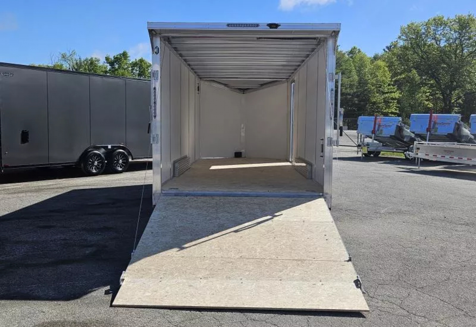 New 7.5 X 20' CARGO ENCLOSED 5200# AXLES ALL ALUMINUM 2025 LIGHTNING