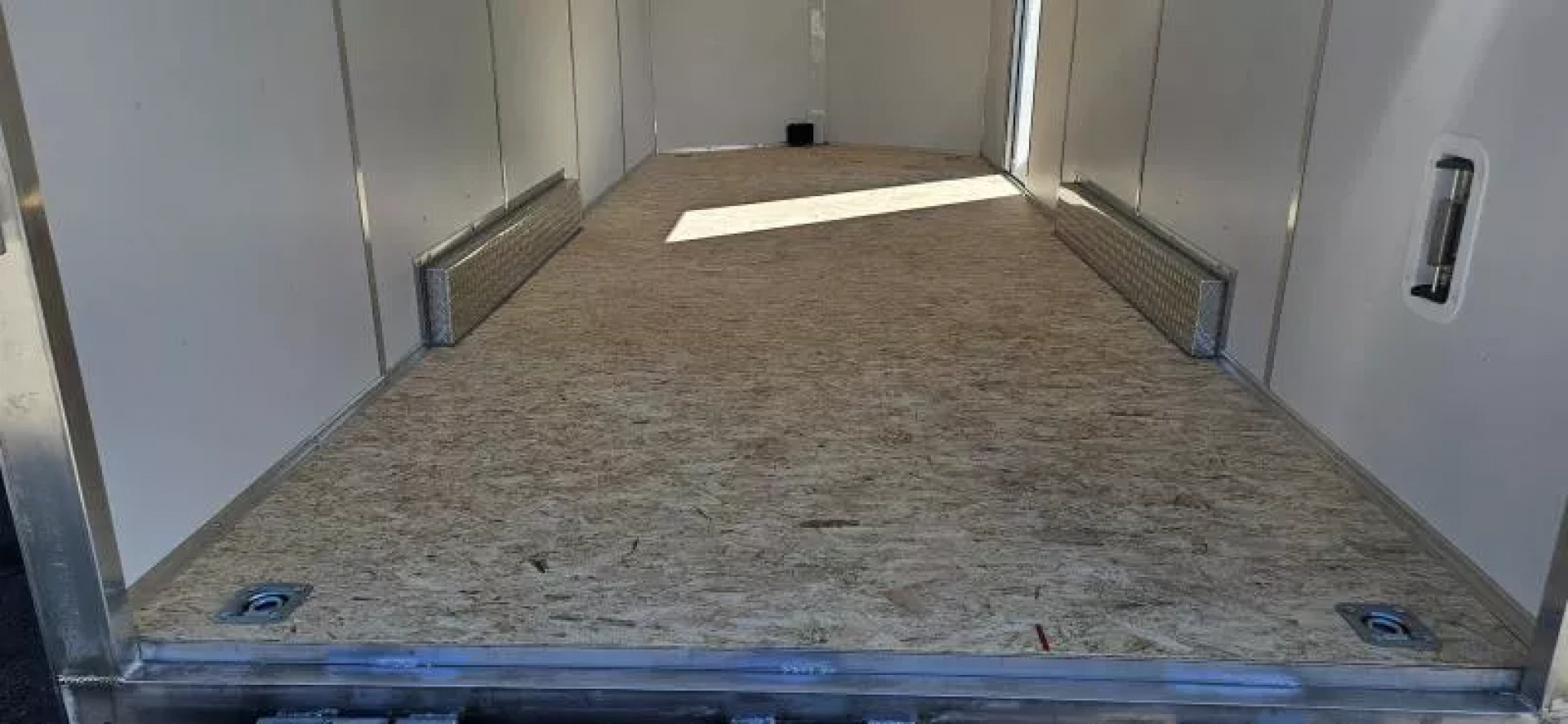 New 7.5 X 20' CARGO ENCLOSED 5200# AXLES ALL ALUMINUM 2025 LIGHTNING