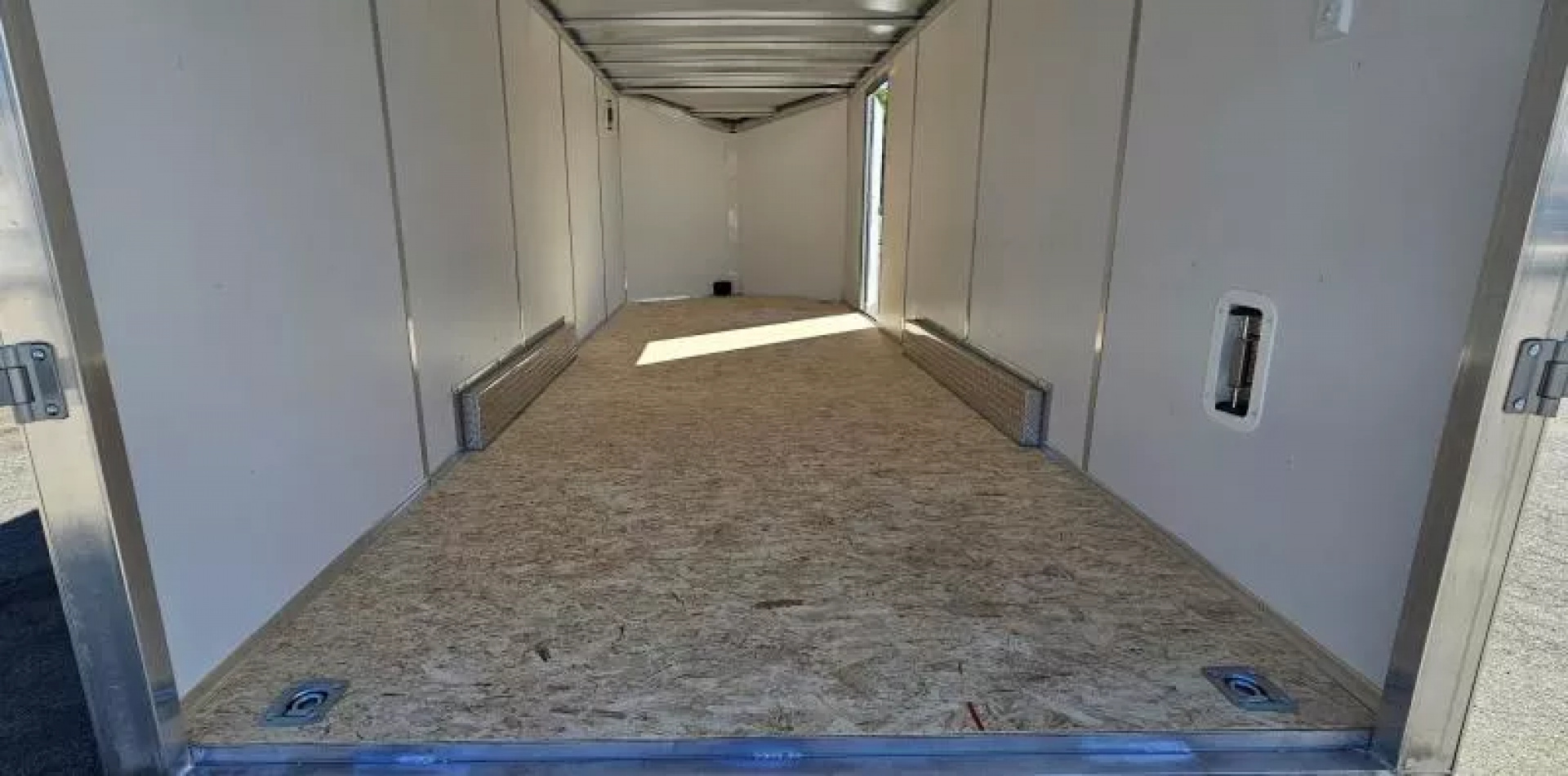 New 7.5 X 20' CARGO ENCLOSED 5200# AXLES ALL ALUMINUM 2025 LIGHTNING