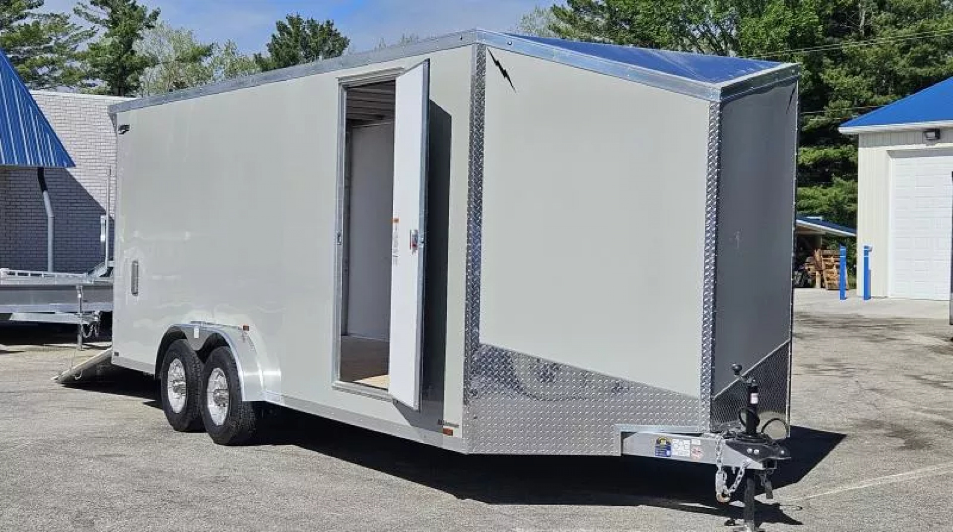 New 7.5 X 20' CARGO ENCLOSED 5200# AXLES ALL ALUMINUM 2025 LIGHTNING