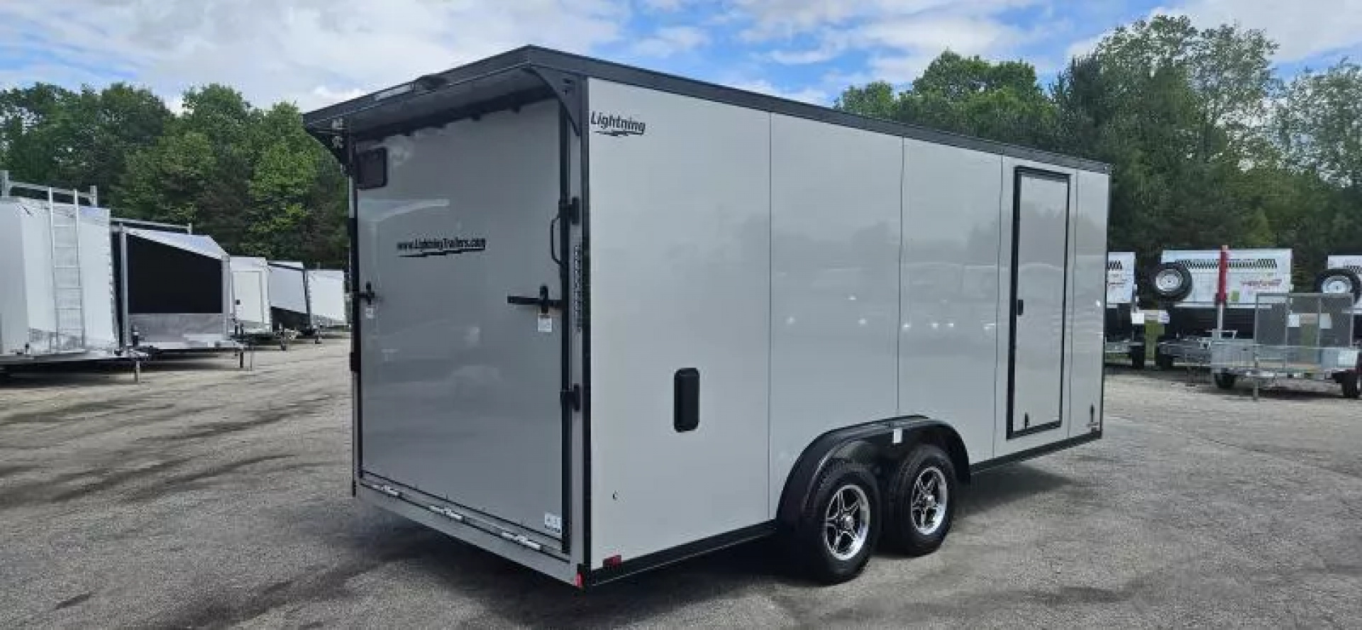 New 7.5 X 18 CARGO ENCLOSED ALL ALUMINUM 2025 LIGHTNING POLYCOR EXTERIOR
