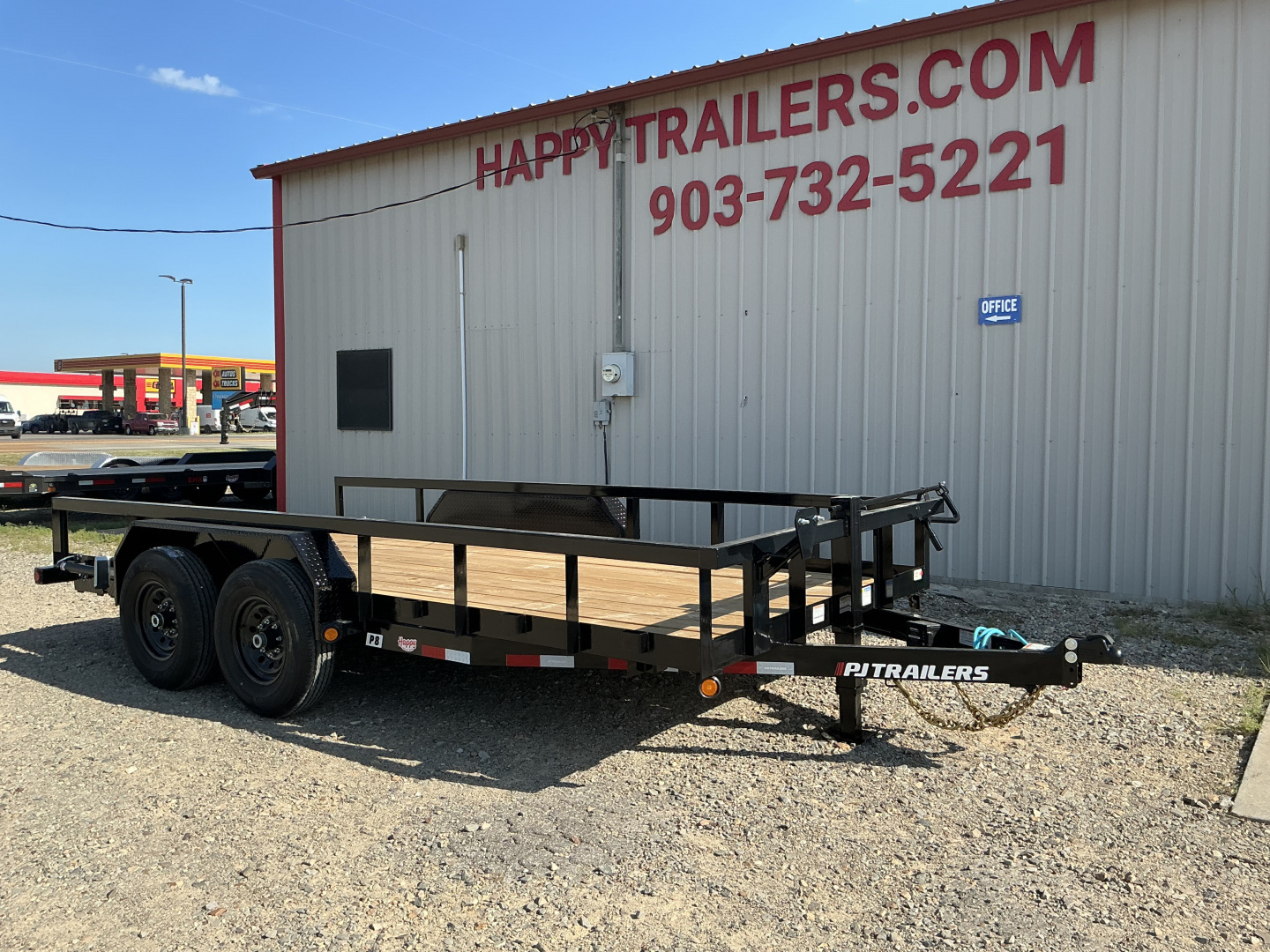 New 2026 PJ 83"x16' Angle Pipetop Trailer – P8